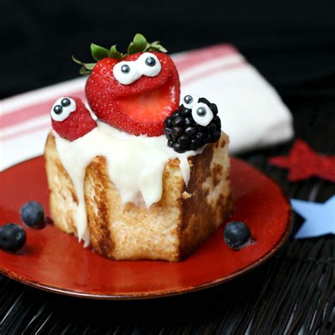 How many carbs are in toasted angel food cake and strawberries - calories, carbs, nutrition