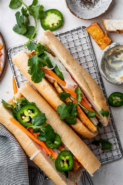 How many carbs are in tofu banh mi - calories, carbs, nutrition