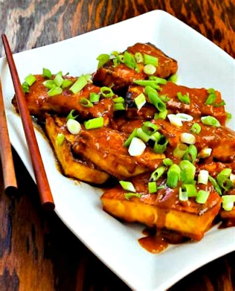 How many carbs are in tofu crispy almond butter sriracha sauce 4 oz - calories, carbs, nutrition