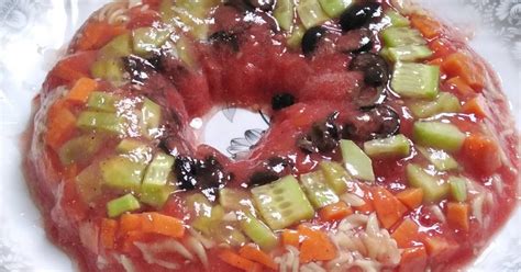 How many carbs are in tomato aspic salad - calories, carbs, nutrition