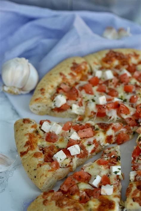 How many carbs are in tomato bruschetta pizza - calories, carbs, nutrition