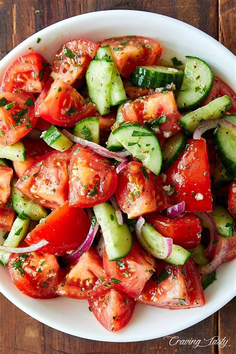 How many carbs are in tomato cucumber salad (kachoombar) - calories, carbs, nutrition