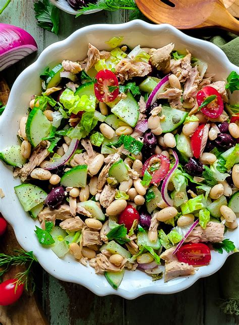 How many carbs are in tomato florentine soup with a white bean tuna salad - calories, carbs, nutrition