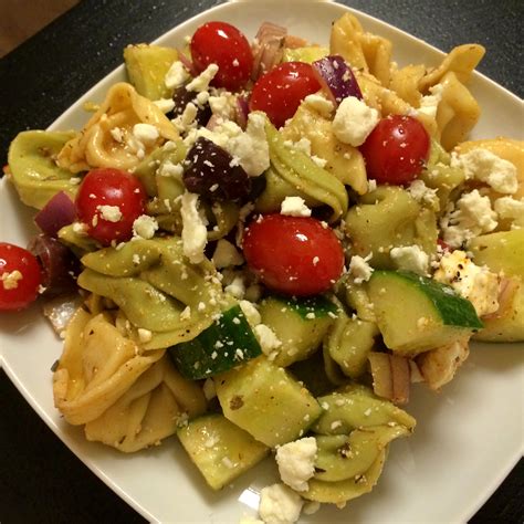 How many carbs are in tortellini pasta salad - calories, carbs, nutrition