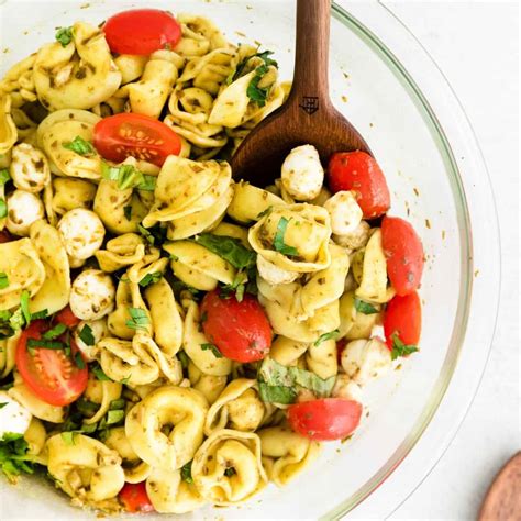 How many carbs are in tortellini pesto pasta salad - calories, carbs, nutrition