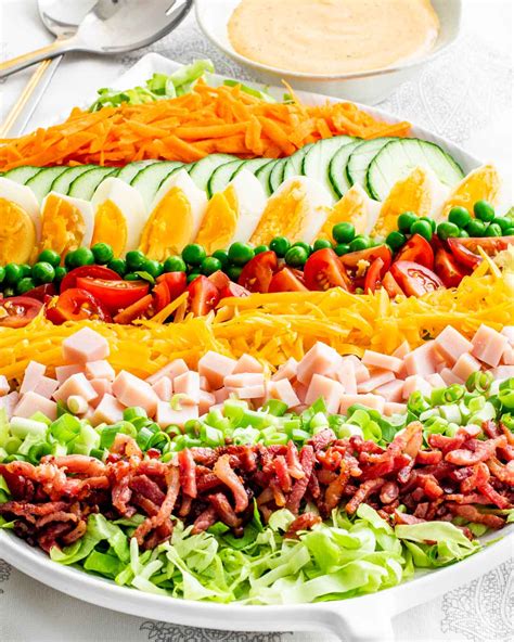 How many carbs are in traditional chef's salad - calories, carbs, nutrition