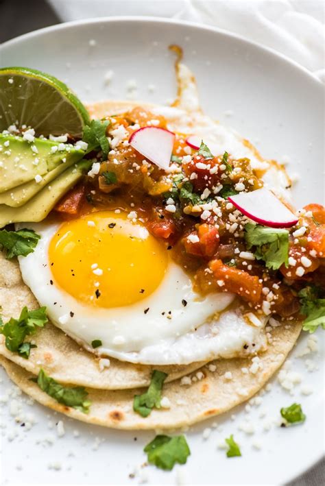 How many carbs are in traditional huevos rancheros - calories, carbs, nutrition