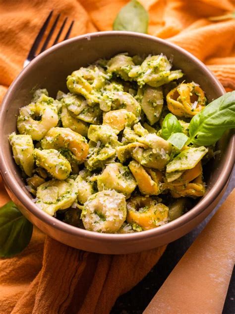 How many carbs are in tricolor tortellini with basil pesto - calories, carbs, nutrition