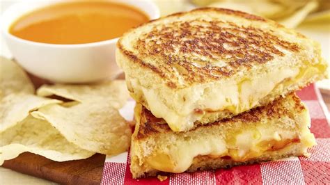How many carbs are in triple cheese and bacon sandwich - calories, carbs, nutrition