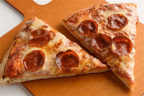 How many carbs are in triple cheese and pepperoni pizza - calories, carbs, nutrition