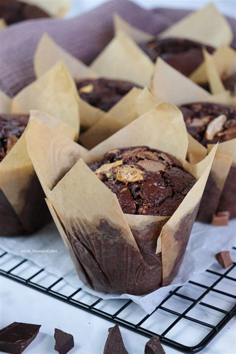 How many carbs are in triple chocolate muffin - calories, carbs, nutrition