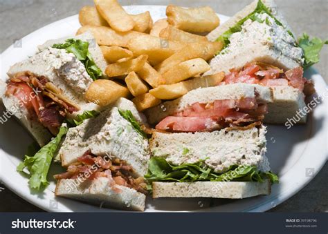 How many carbs are in triple decker tuna club - calories, carbs, nutrition