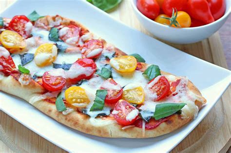 How many carbs are in triple tomato flat bread pizza - calories, carbs, nutrition