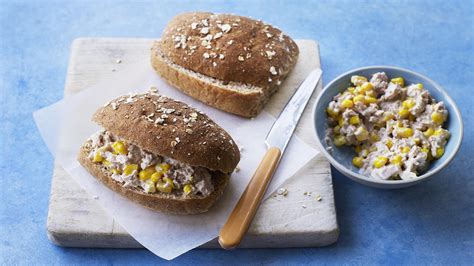 How many carbs are in tuna and sweetcorn sandwich on granary bread - calories, carbs, nutrition