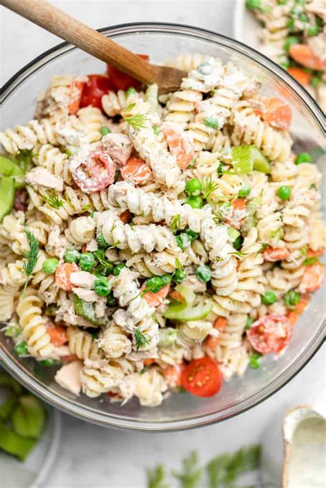 How many carbs are in tuna club withpasta salad - calories, carbs, nutrition