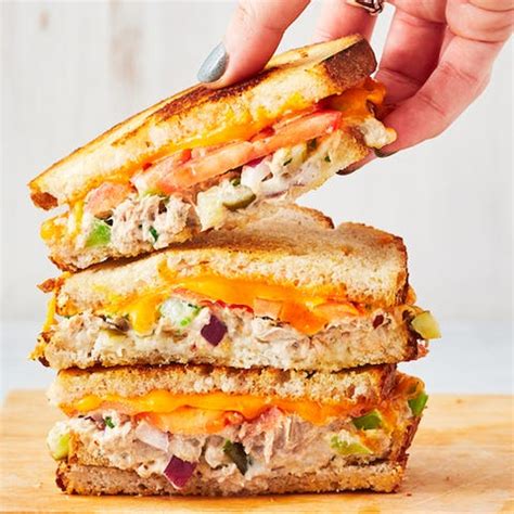 How many carbs are in tuna melt - calories, carbs, nutrition