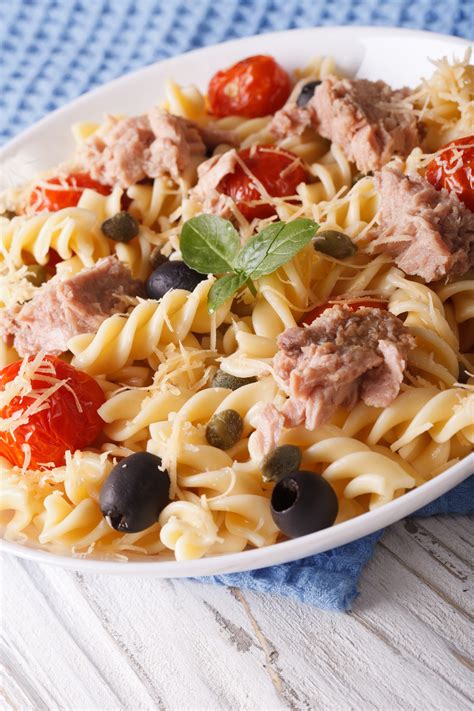 How many carbs are in tuna pasta bake - calories, carbs, nutrition