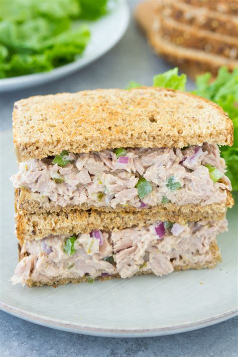 How many carbs are in tuna salad sandwich on wheat bread - calories, carbs, nutrition