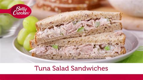 How many carbs are in tuna salad wedge sandwich (white) - calories, carbs, nutrition