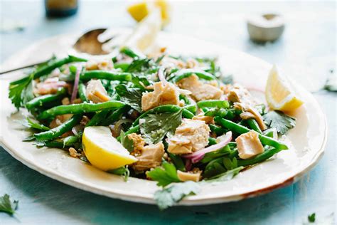 How many carbs are in tuna salad with greens - calories, carbs, nutrition