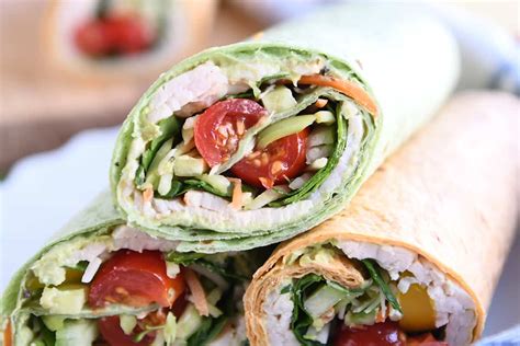 How many carbs are in turkey avocado caesar wrap - calories, carbs, nutrition