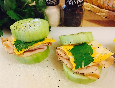 How many carbs are in turkey cheddar cucumber sandwich - calories, carbs, nutrition