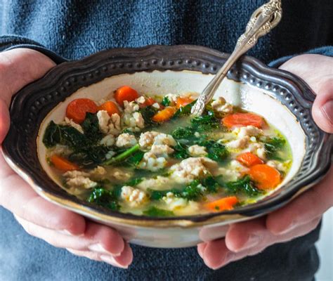 How many carbs are in turkey kale soup - calories, carbs, nutrition