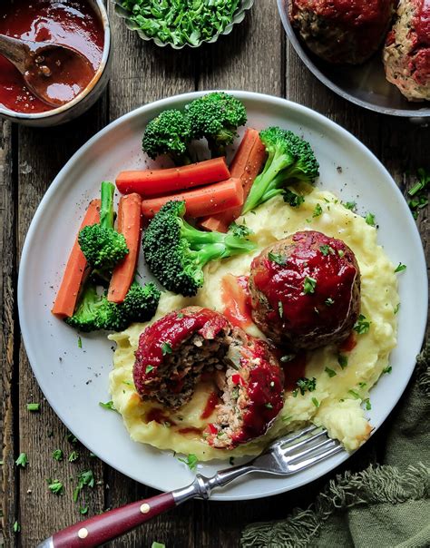 How many carbs are in turkey meatloaf with mashed potato, gravy and vegetable - calories, carbs, nutrition