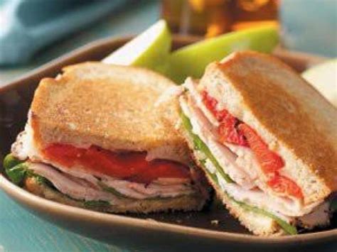 How many carbs are in turkey provolone pretzel sandwich - calories, carbs, nutrition