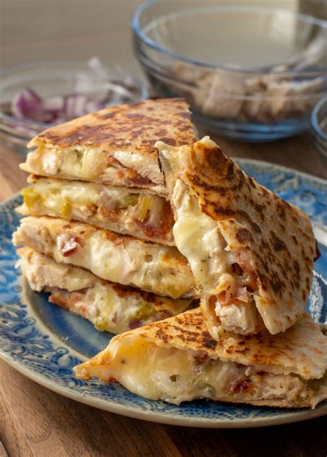 How many carbs are in turkey quesadillas - calories, carbs, nutrition