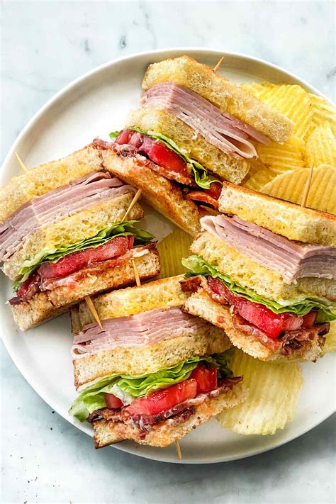 How many carbs are in turkey saga club sandwich - calories, carbs, nutrition