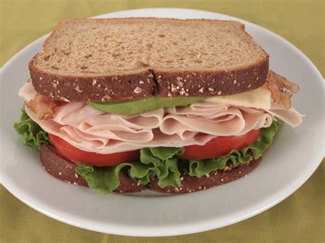 How many carbs are in turkey sandwich & garden salad pairing - calories, carbs, nutrition