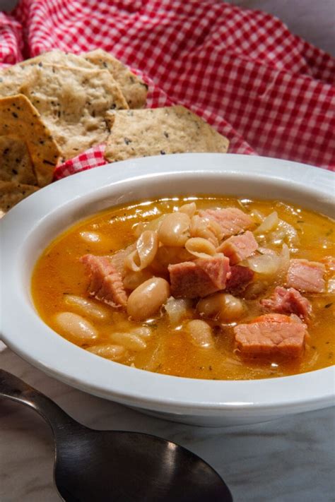 How many carbs are in u.s. senate bean soup, with chicken and ham - calories, carbs, nutrition