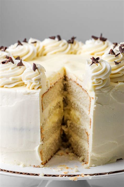 How many carbs are in vanilla custard cake - calories, carbs, nutrition