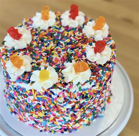 How many carbs are in vanilla sprinkle cake - calories, carbs, nutrition