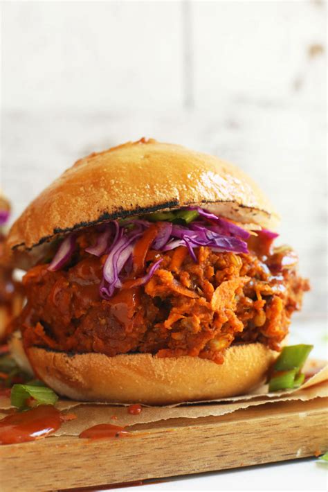 How many carbs are in vegan pulled pork sandwich with carolina mop sauce - calories, carbs, nutrition