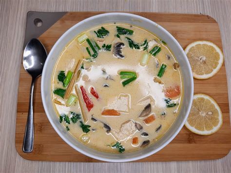 How many carbs are in vegan thai tom kha broth (62187.32) - calories, carbs, nutrition