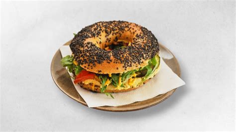 How many carbs are in vegetable and hummus bagel - calories, carbs, nutrition