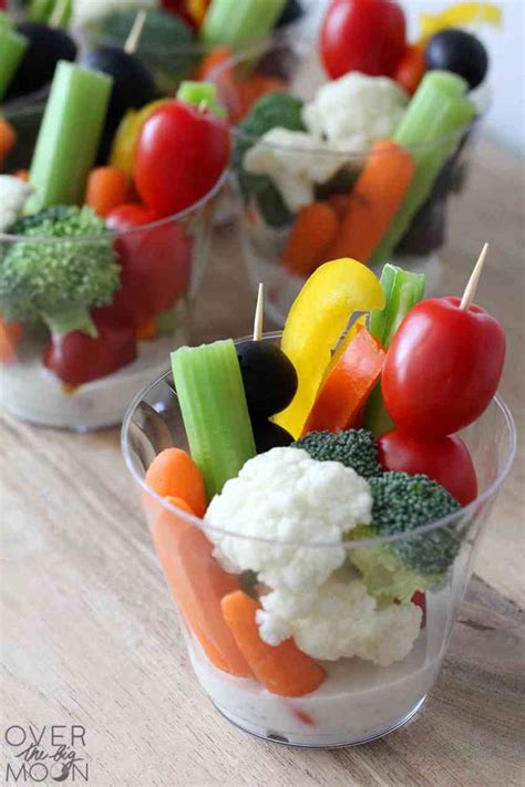 How many carbs are in vegetable crudites snack cup (to go) - calories, carbs, nutrition