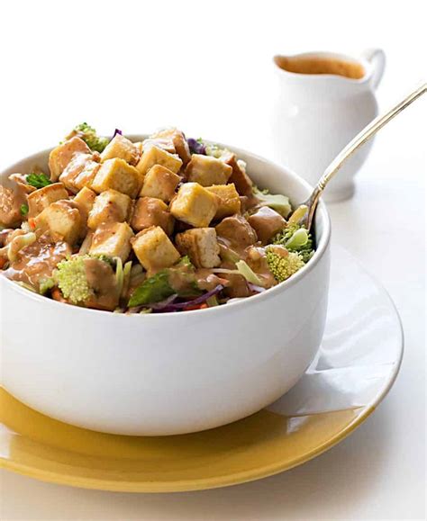 How many carbs are in vegetable salad with baked tofu - calories, carbs, nutrition