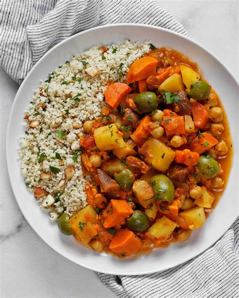 How many carbs are in vegetable tagine with almond couscous - calories, carbs, nutrition