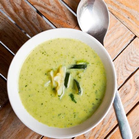 How many carbs are in vegetarian cream of zucchini soup - calories, carbs, nutrition