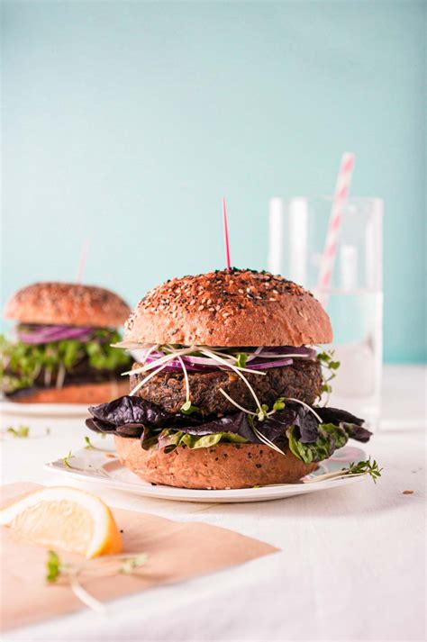 How many carbs are in vegetarian mushroom burger chickpea salad - calories, carbs, nutrition