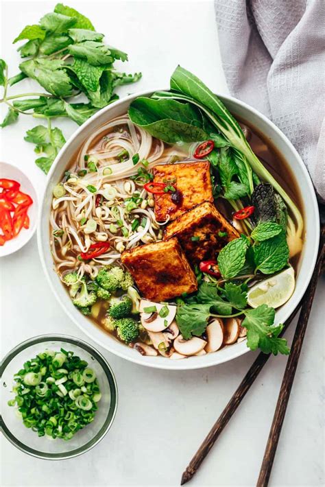 How many carbs are in vegetarian pho noodle soup - calories, carbs, nutrition