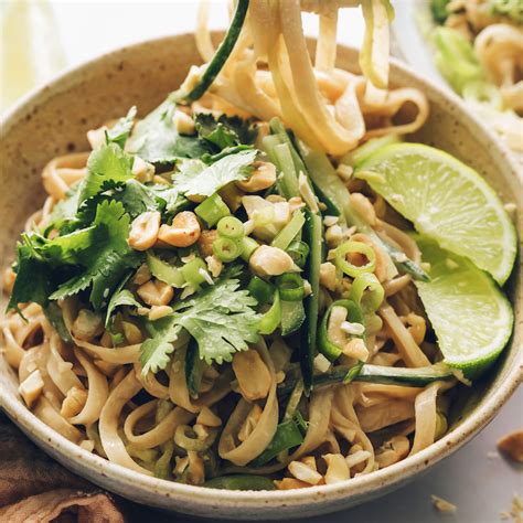 How many carbs are in vegetarian sesame noodle salad - calories, carbs, nutrition