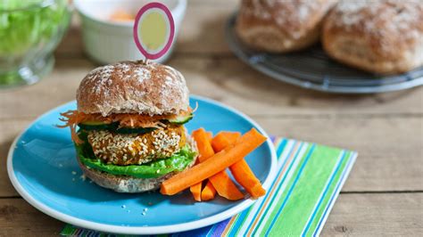 How many carbs are in veggie bean burger served with chips, salad and spicy mayonnaise - calories, carbs, nutrition