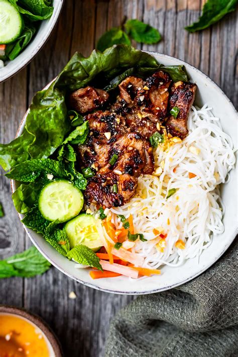 How many carbs are in vietnamese pork for pho bowl - calories, carbs, nutrition