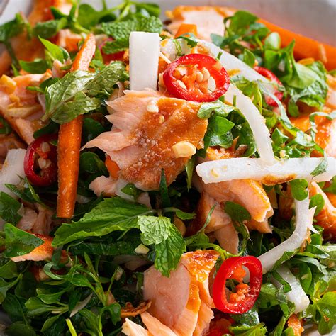 How many carbs are in vietnamese salmon box salad - calories, carbs, nutrition