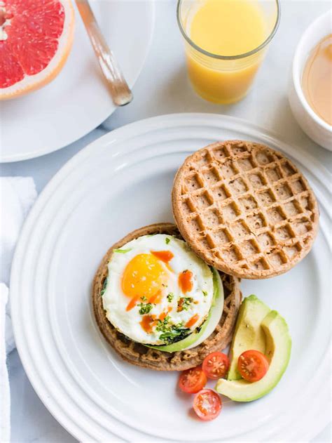 How many carbs are in waffle breakfast sandwich - calories, carbs, nutrition