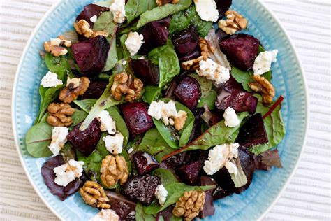 How many carbs are in walnut beet salad with mushroom sword - calories, carbs, nutrition